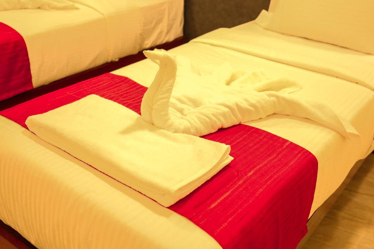 Hotel Sera Grand Ченай Екстериор снимка
