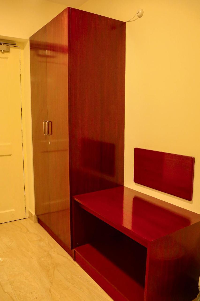 Hotel Sera Grand Ченай Екстериор снимка