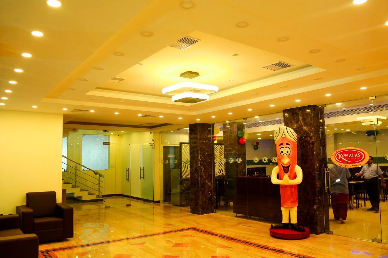 Hotel Sera Grand Ченай Екстериор снимка